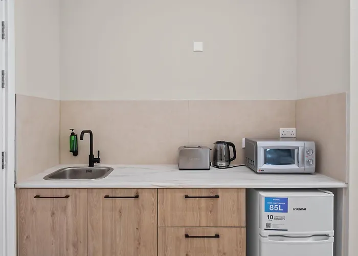 Yetişkin Oteli Ct *